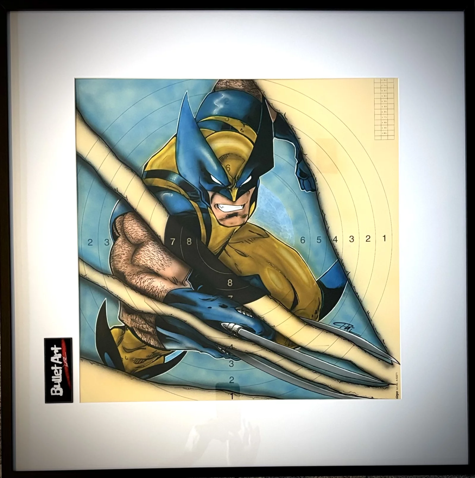 Les griffes percent la cible